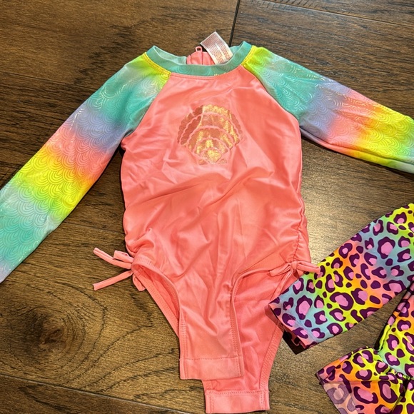 Two swimsuits - Picture 3 of 3